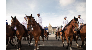 Mégane E-Tech 100% électrique : Renault Electro HORSE PARADE PARIS