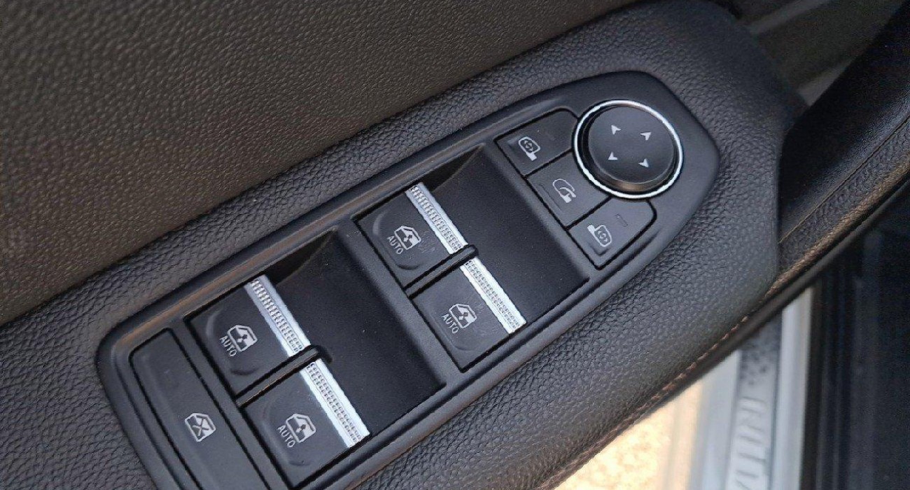Renault CAPTUR E-Tech Plug-in 160 Initiale Paris 9