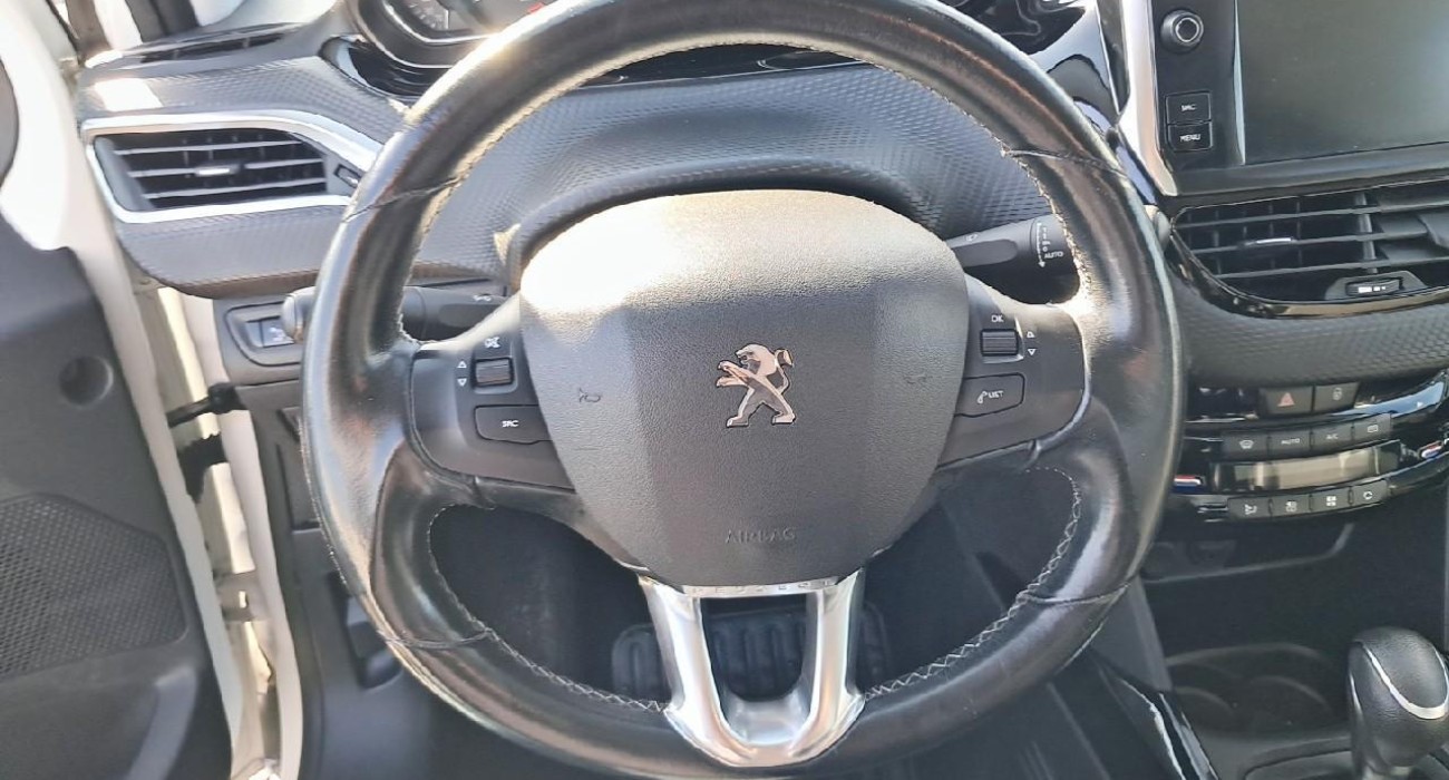 Peugeot 2008 1.2 PureTech 110ch S&S EAT6 Allure 11