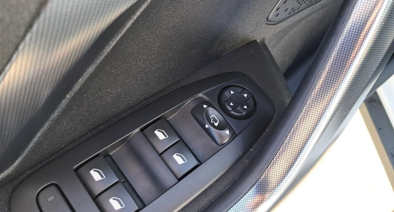 Peugeot 2008 1.2 PureTech 110ch S&S EAT6 Allure 14
