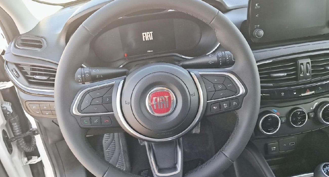 Fiat TIPO Tipo Cross 5 Portes 1.0 Firefly Turbo 100 ch S&S (RED) 11