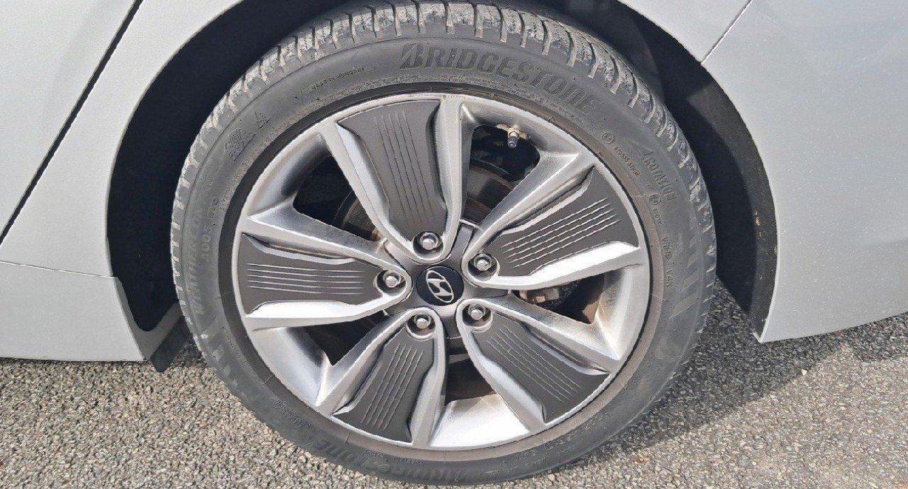 Hyundai IONIQ Hybrid 141 ch Creative 13