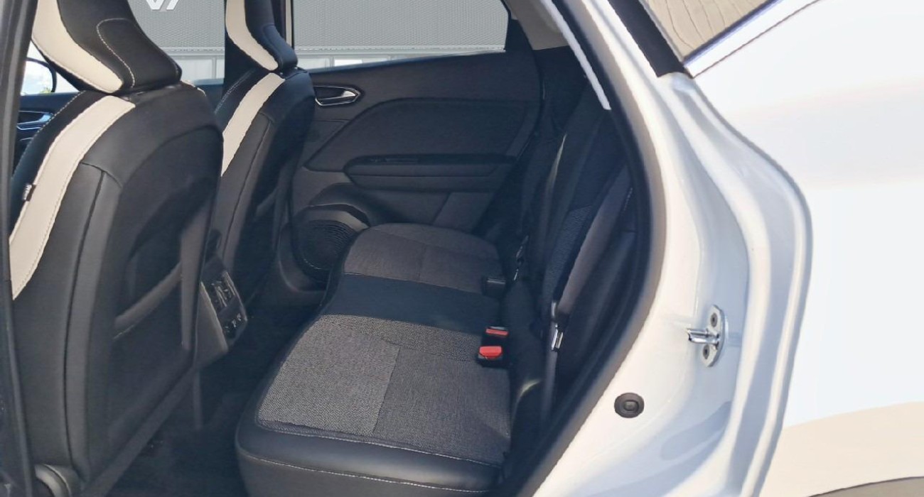 Renault CAPTUR TCe 100 Intens 11
