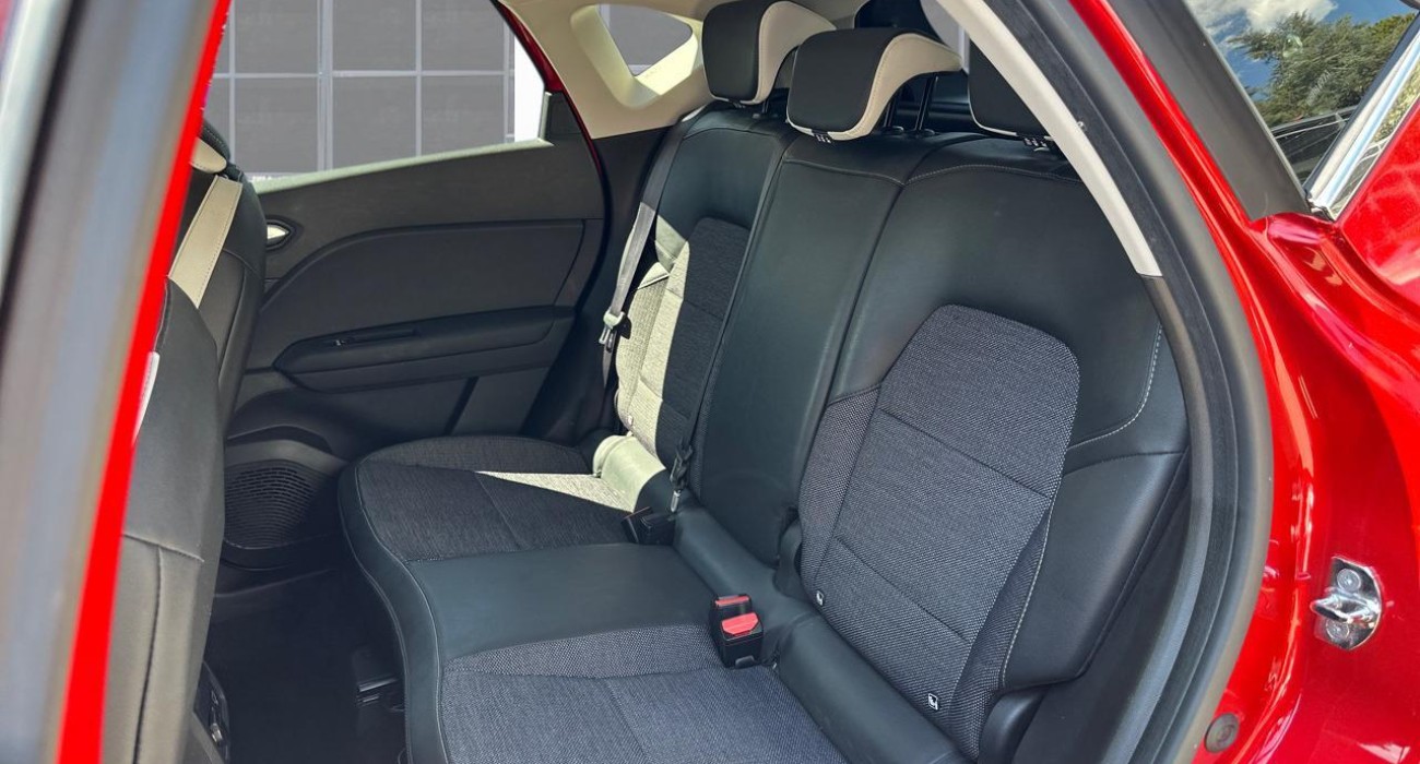 Renault CAPTUR TCe 90 Intens 11