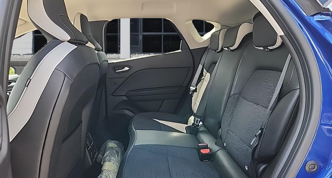 Renault CAPTUR E-Tech 145 - 21 Intens 11
