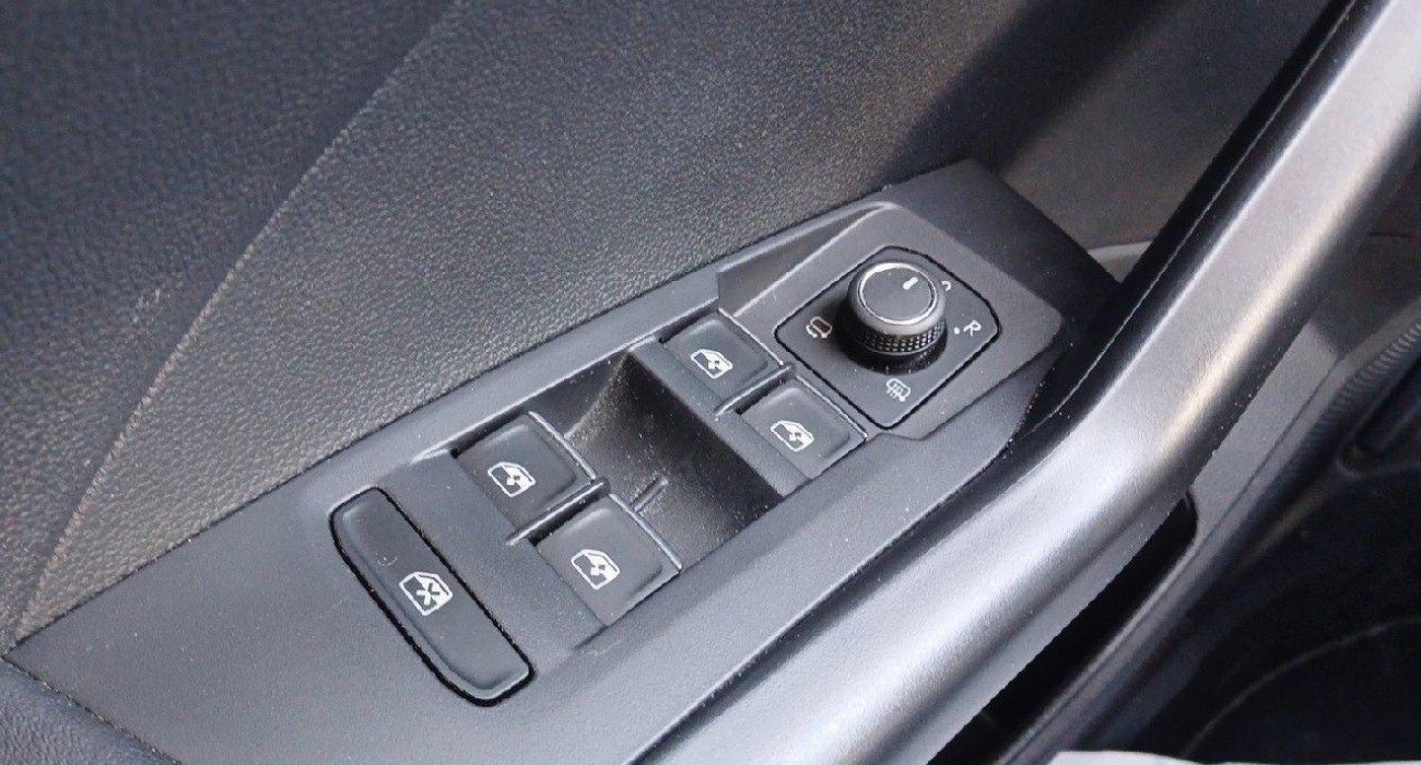Volkswagen T-CROSS 1.0 TSI 110 Start/Stop BVM6 R-Line Tech 9