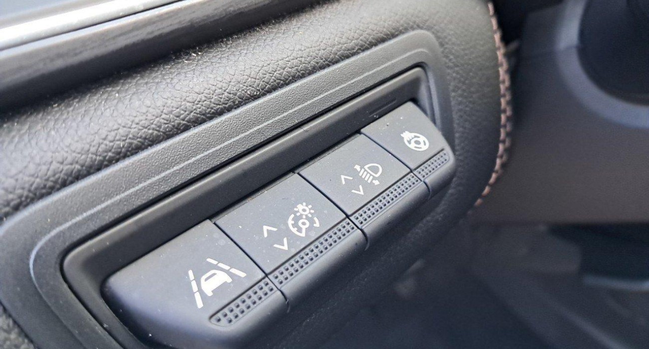 Renault CAPTUR TCe 140 EDC Initiale Paris 15