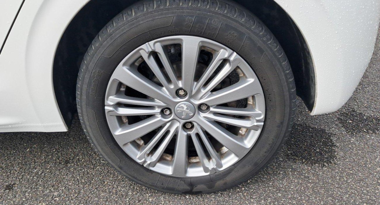 Peugeot 208 PureTech 110ch S&S BVM6 Allure 13