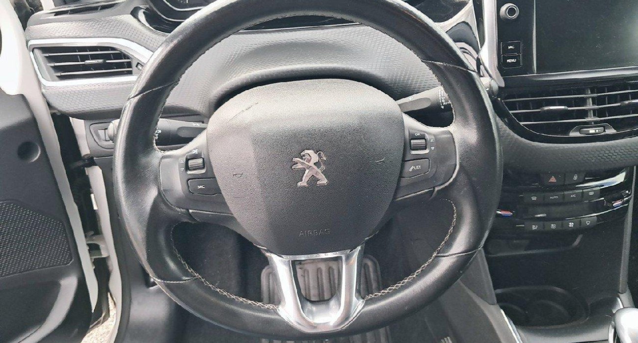 Peugeot 208 PureTech 110ch S&S BVM6 Allure 6