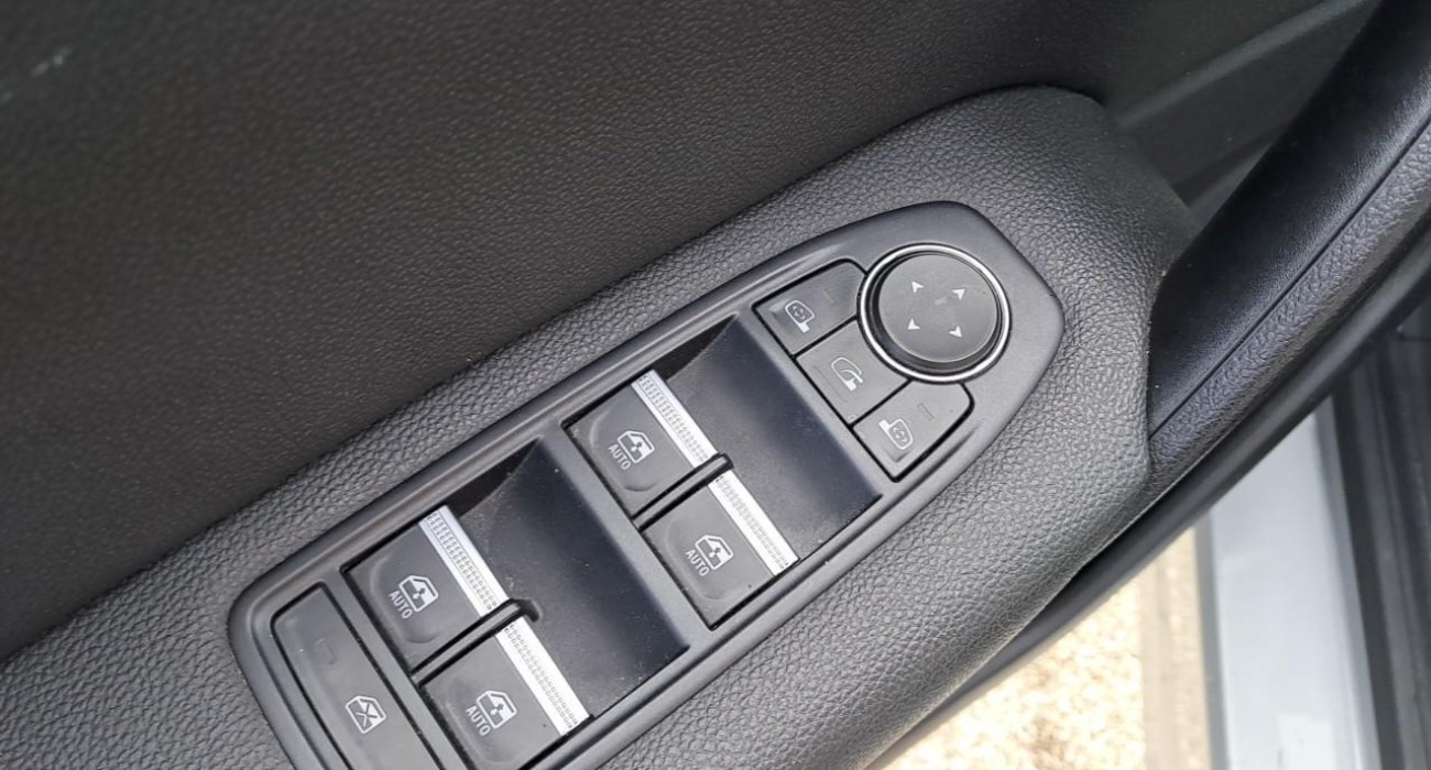 Renault CAPTUR E-Tech Plug-in 160 Intens 9