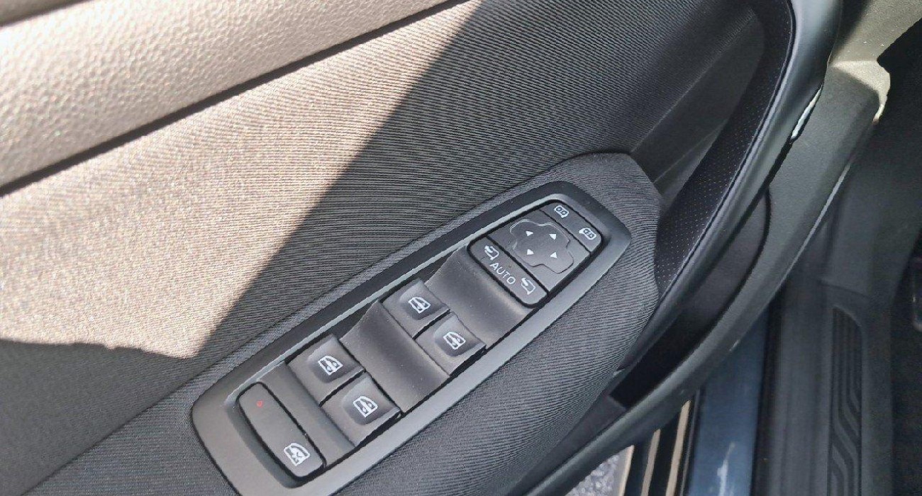 Renault MEGANE Megane IV Berline Blue dCi 115 EDC Evolution 9