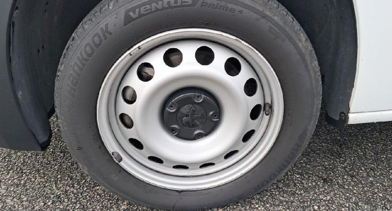 Peugeot PARTNER STANDARD 650 KG BLUEHDI 130 S&S EAT8 ASPHALT 13