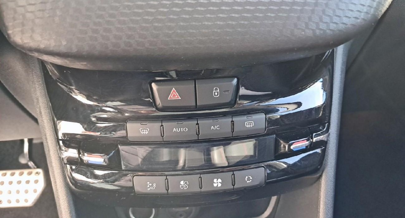 Peugeot 2008 PureTech 110ch S&S EAT6 GT Line 10
