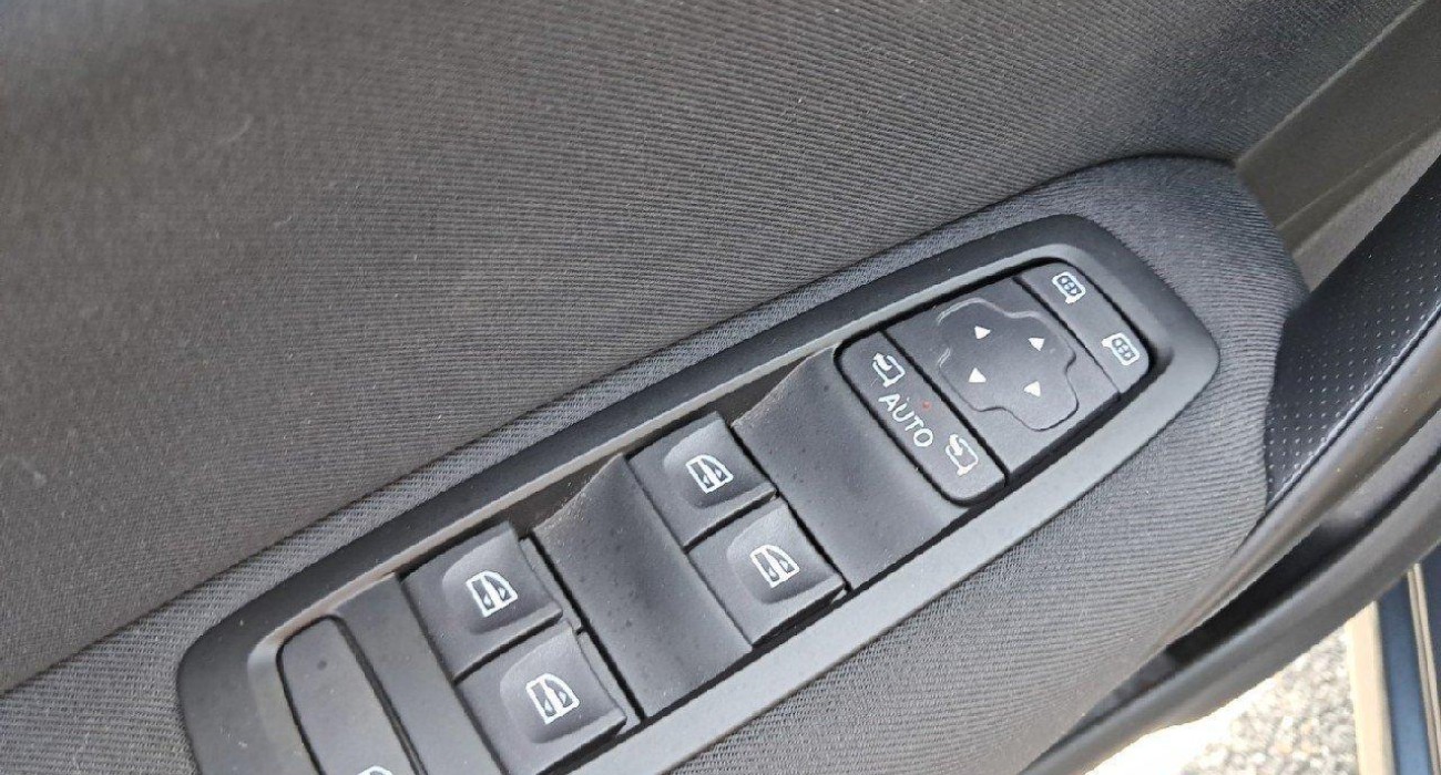 Renault MEGANE Megane IV Berline Blue dCi 115 EDC Evolution 9