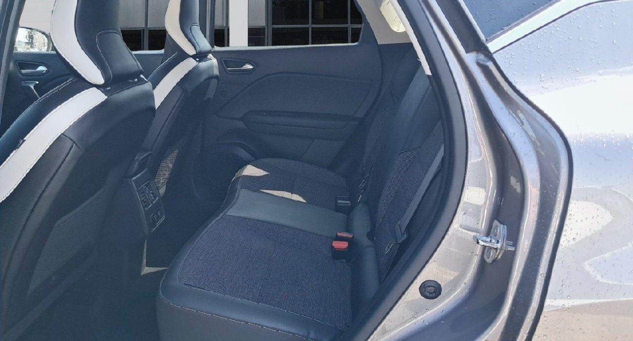 Renault CAPTUR TCe 90 Intens 11