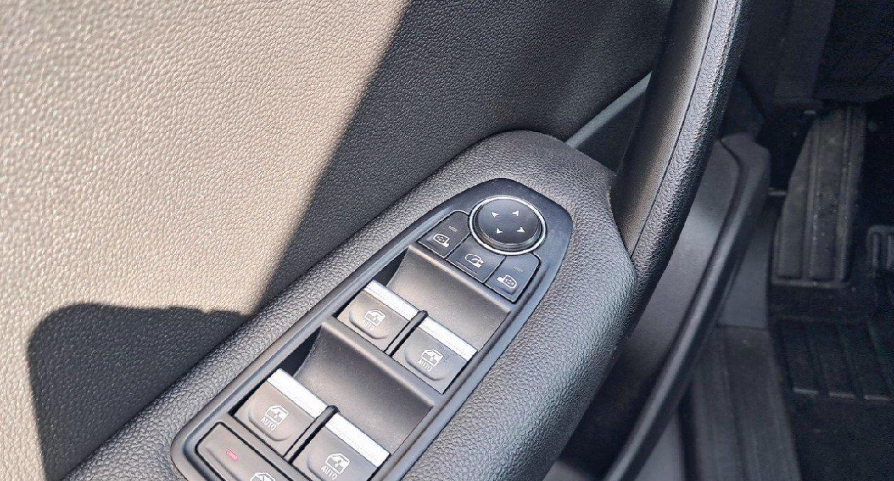 Renault CAPTUR TCe 90 Intens 9