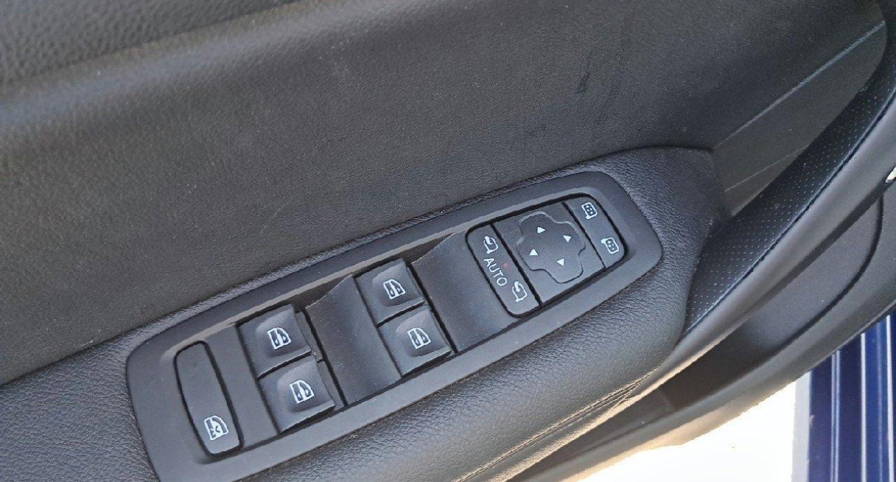 Renault MEGANE Megane IV Berline TCe 140 EDC Techno 9