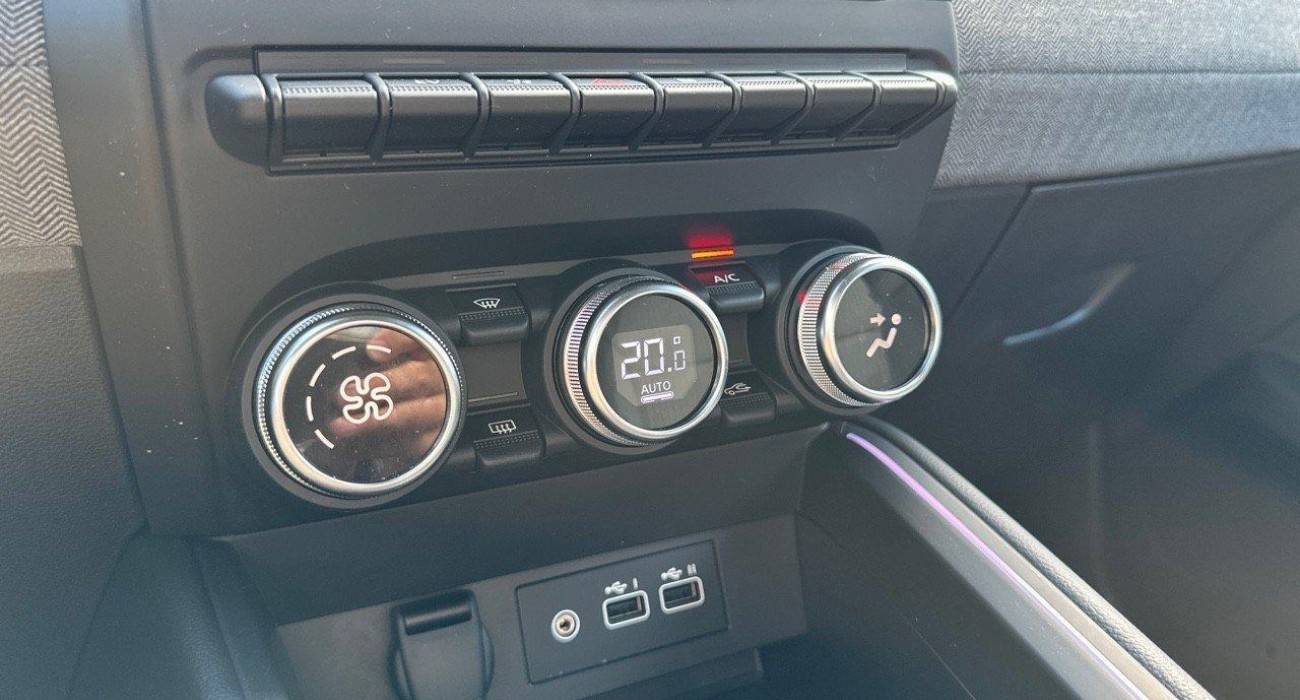 Renault CLIO Clio E-Tech full hybrid 145 ch GSR2 Techno 7