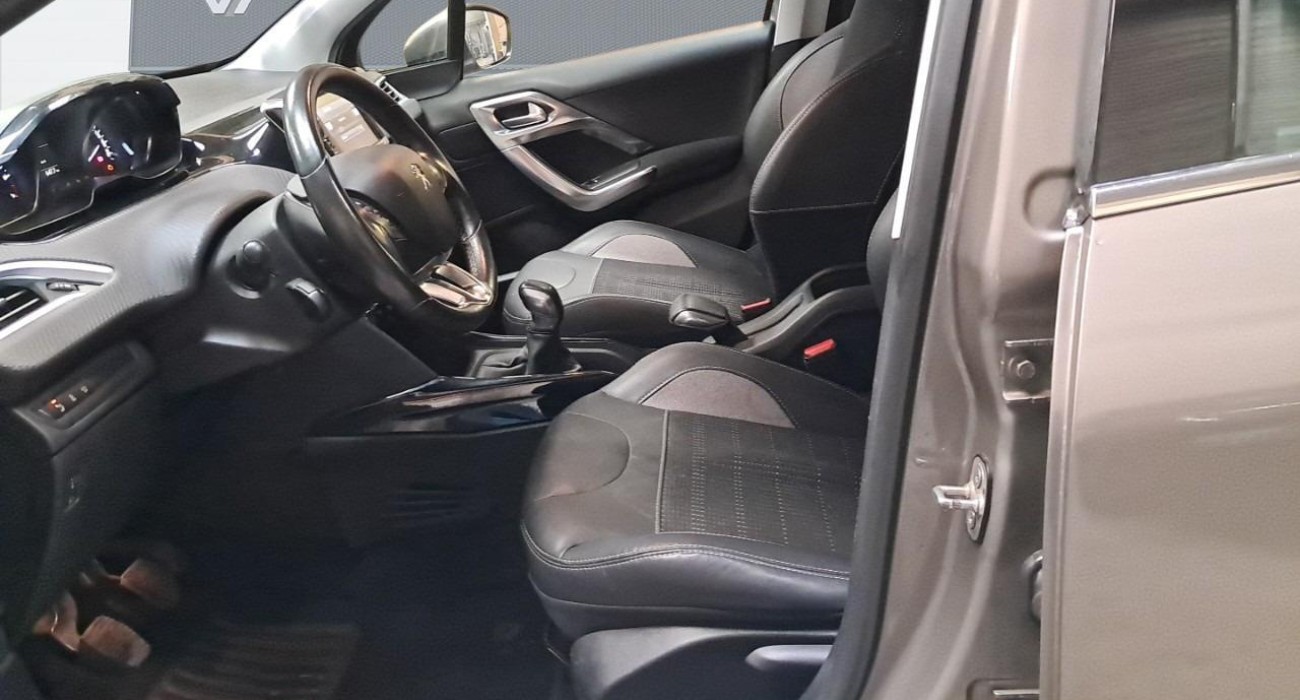 Peugeot 2008 1.2 PureTech 110ch S&S BVM5 Allure 10