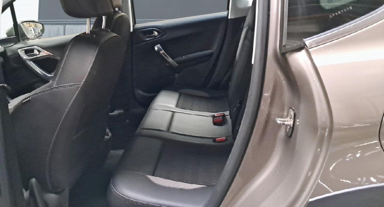 Peugeot 2008 1.2 PureTech 110ch S&S BVM5 Allure 11
