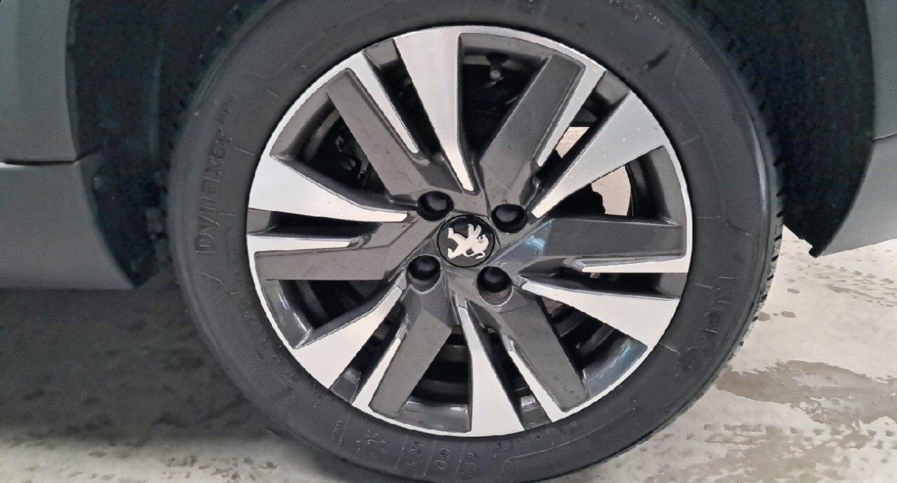Peugeot 2008 1.2 PureTech 110ch S&S BVM5 Allure 13