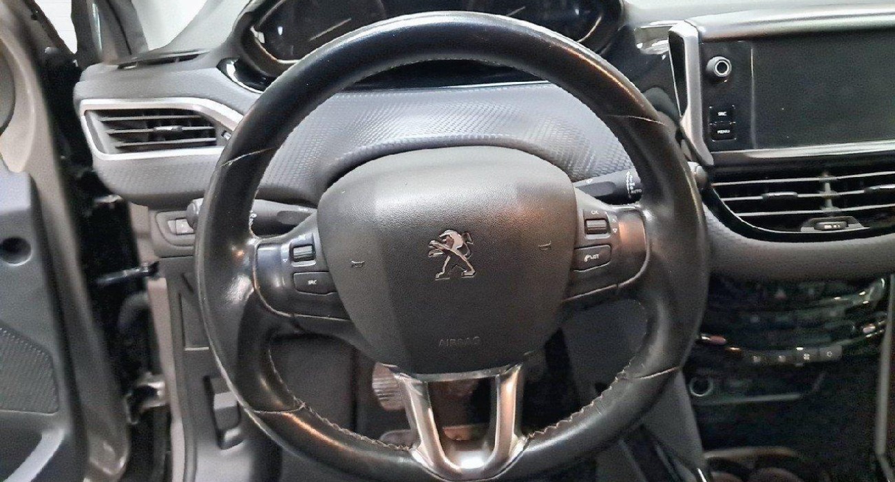 Peugeot 2008 1.2 PureTech 110ch S&S BVM5 Allure 6