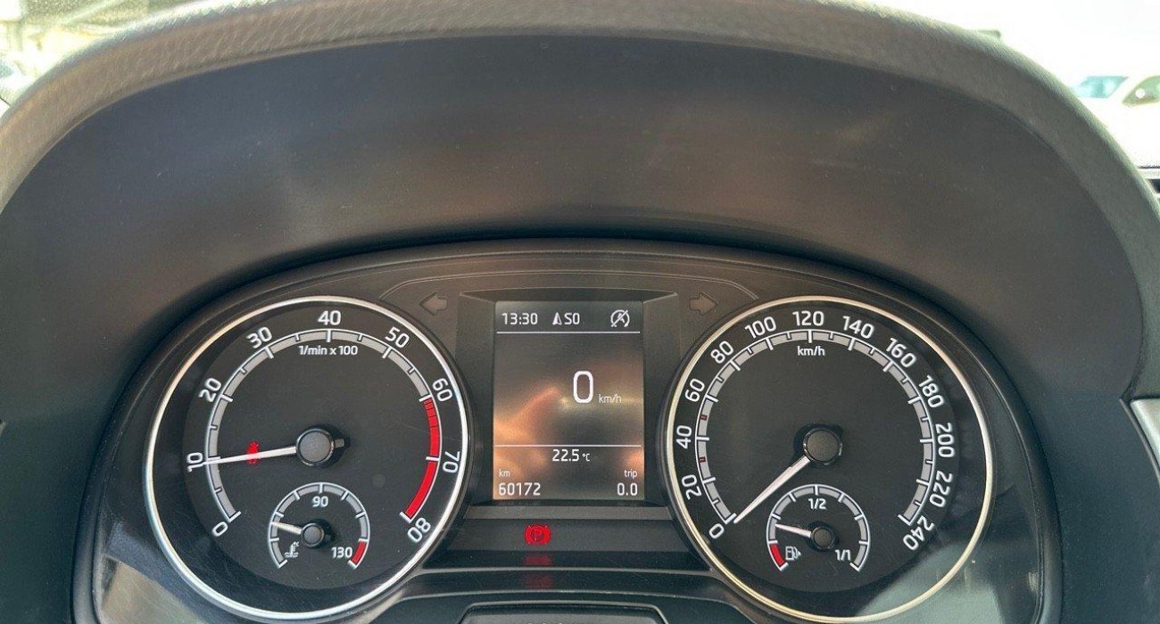 Skoda FABIA 1.0 MPI 60 ch BVM5 Business 6