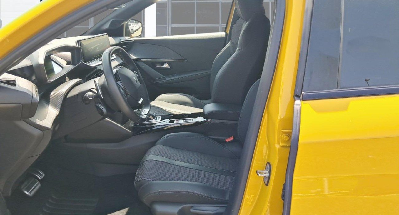 Peugeot 208 PureTech 130 S&S EAT8 GT 10