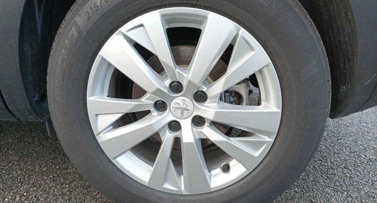 Peugeot 3008 PureTech 130ch S&S EAT8 Active Pack 13