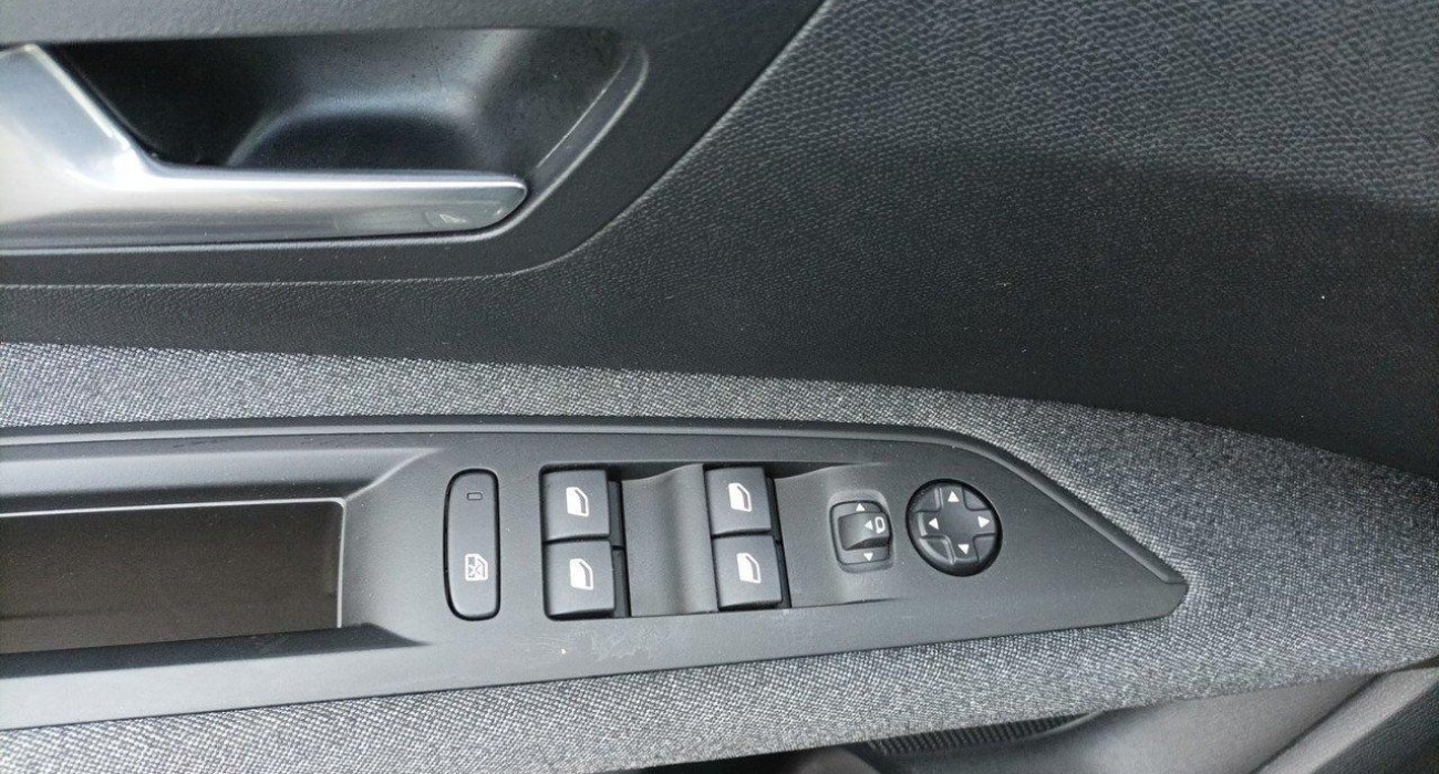 Peugeot 3008 PureTech 130ch S&S EAT8 Active Pack 9
