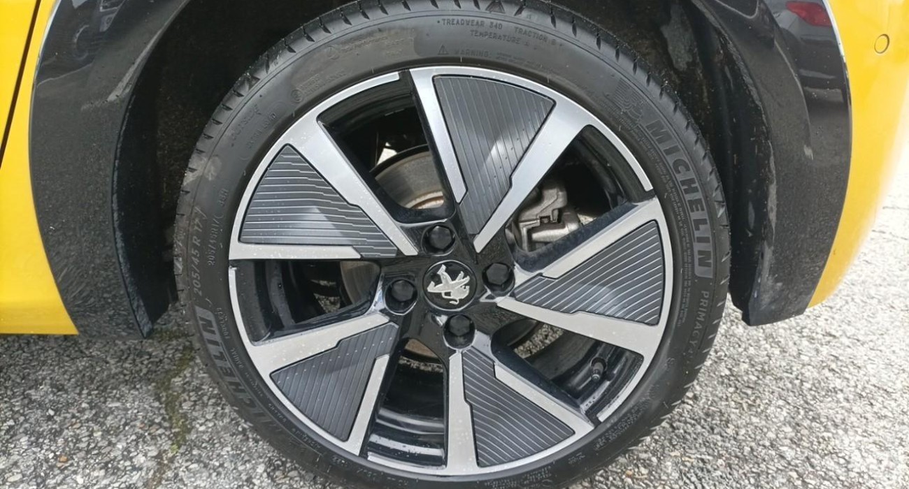 Peugeot 208 Electrique 50 kWh 136ch GT 5