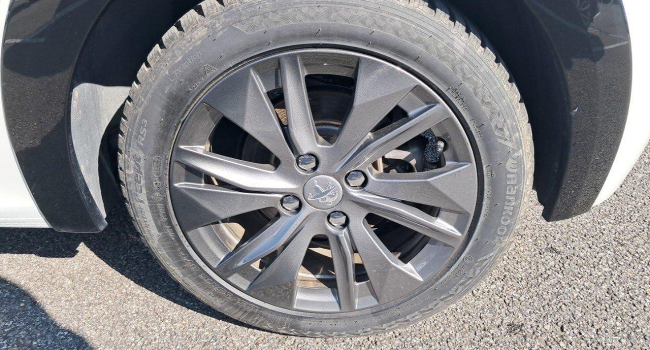 Peugeot 208 208 ELECTRIQUE 50 KWH 136 ACTIVE BUSINESS R 13