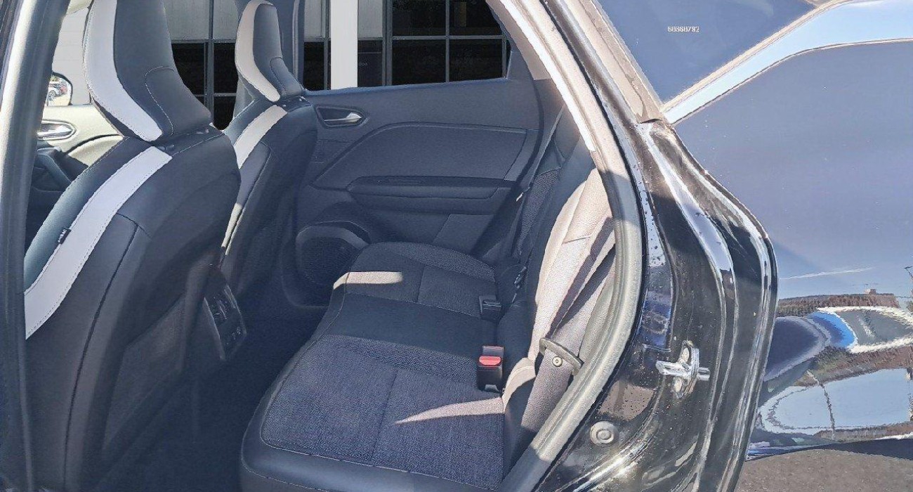 Renault CAPTUR E-Tech 145 - 21 Intens 11