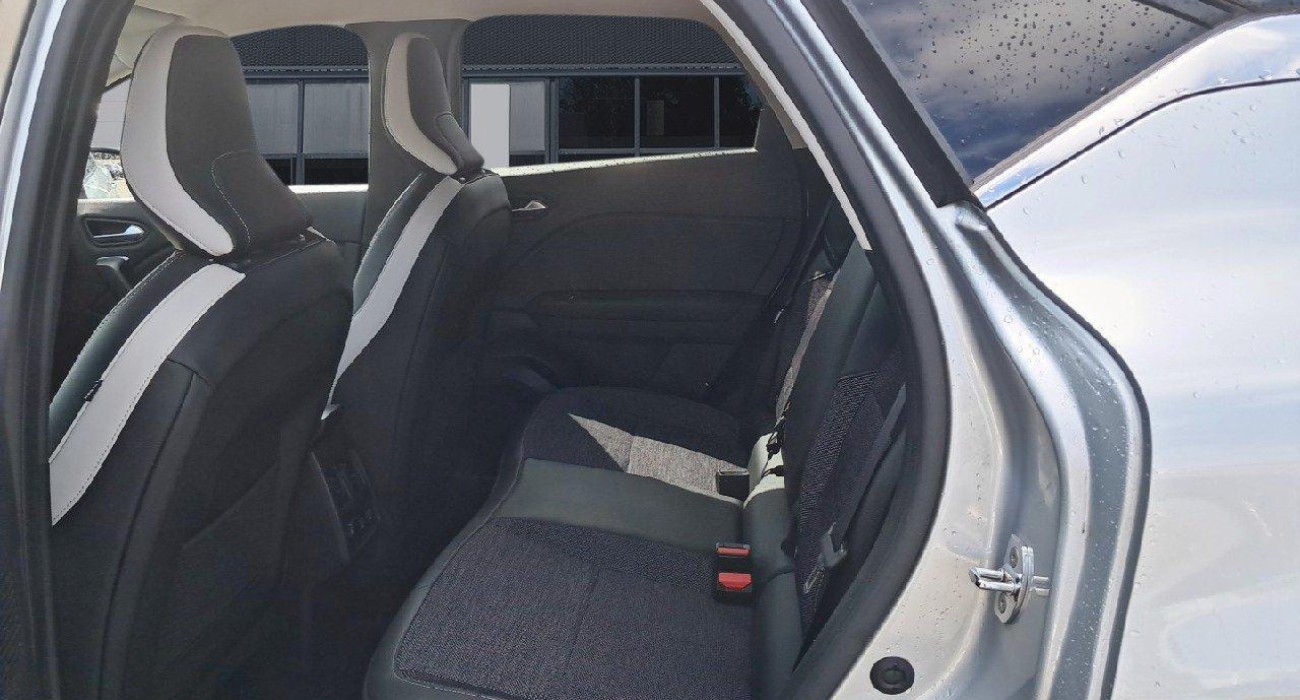 Renault CAPTUR TCe 90 Intens 11