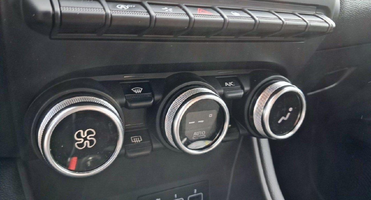 Renault CAPTUR TCe 90 Intens 7