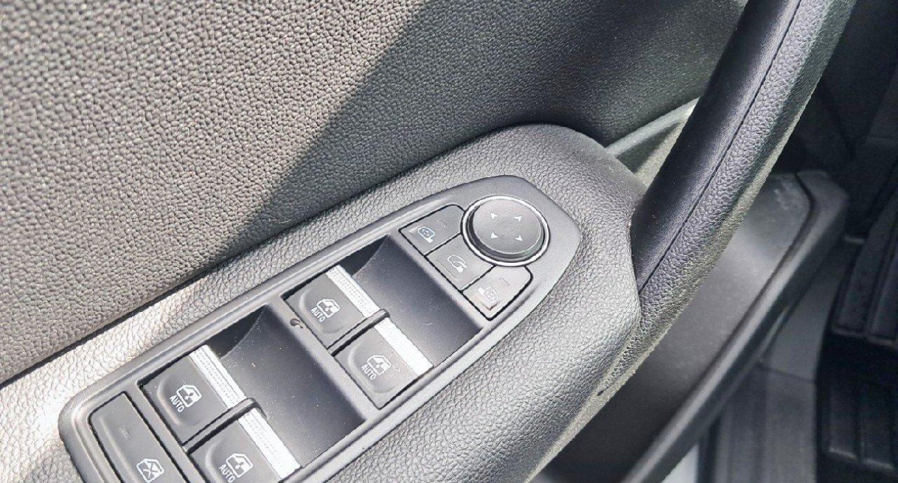 Renault CAPTUR TCe 90 Intens 9