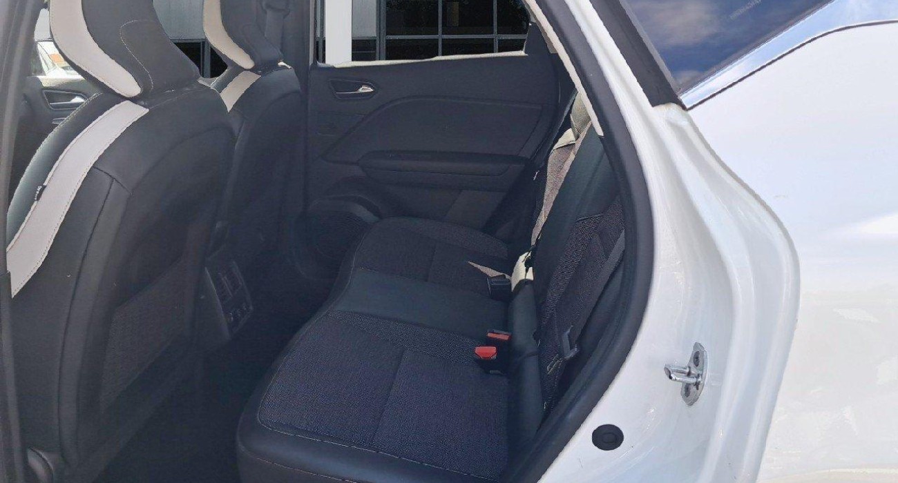 Renault CAPTUR TCe 90 Intens 11