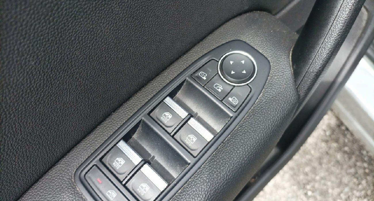 Renault CAPTUR TCe 100 GPL Intens 9