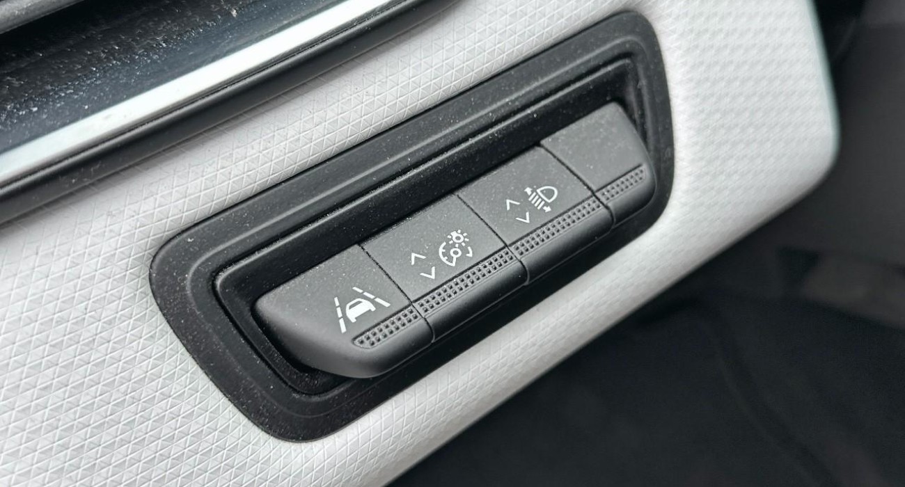 Renault CLIO Clio E-Tech 140 - 21N Intens 15