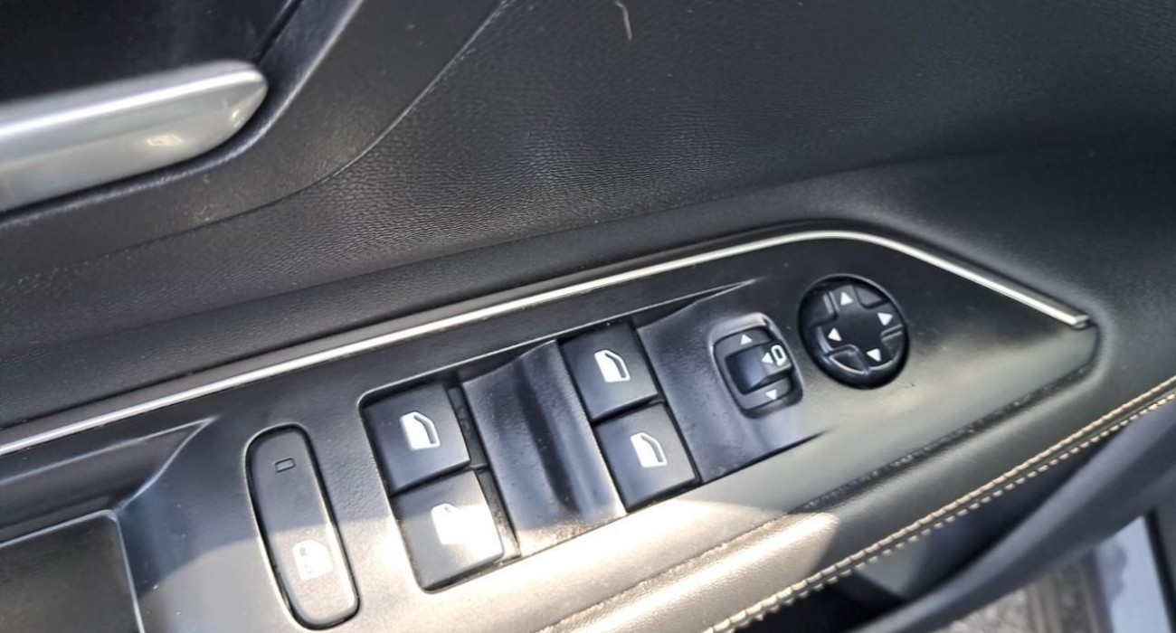 Peugeot 3008 Hybrid4 300 e-EAT8 GT 14