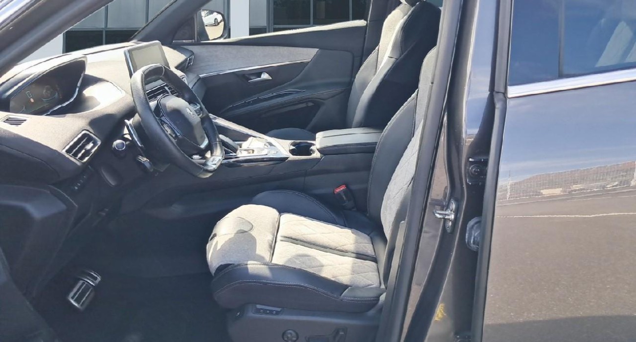 Peugeot 3008 Hybrid4 300 e-EAT8 GT 15