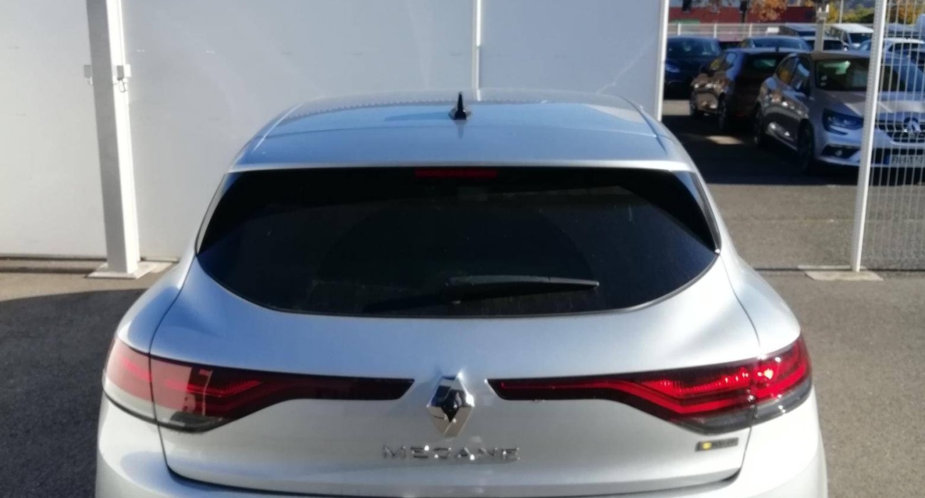 Renault MEGANE R.S. Line TCe 140 EDC FAP 6
